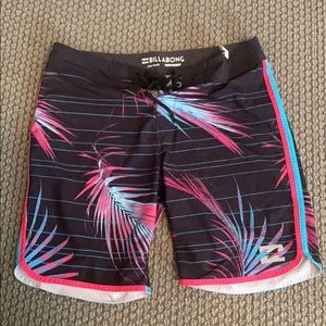 Men’s Billabong swim shorts board shorts size 32